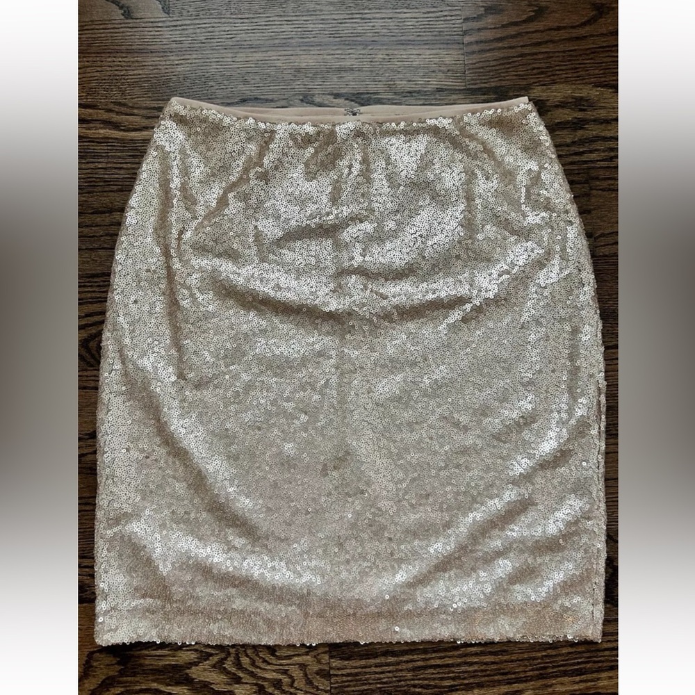 New White House black market gold Sequin skirt size 2
